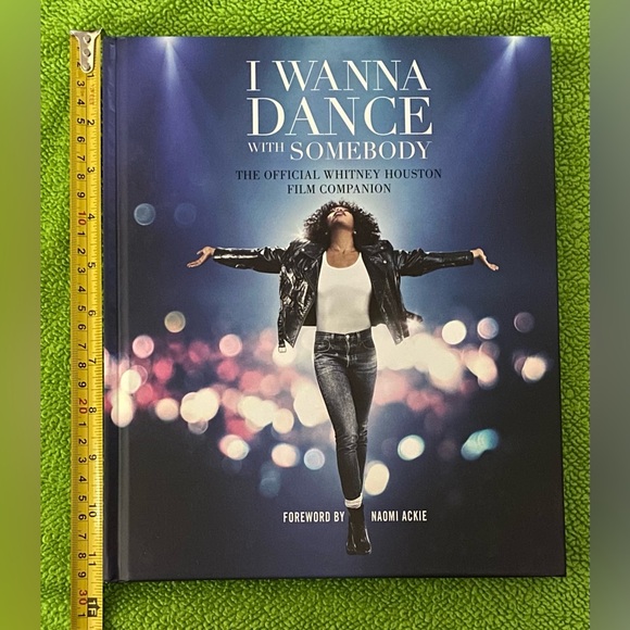 I WANNA DANCE WITH SOMEBODY:THE OFFICIAL WHITNEY HOUSTON FILM COMPANION BOOK. - Picture 5 of 5